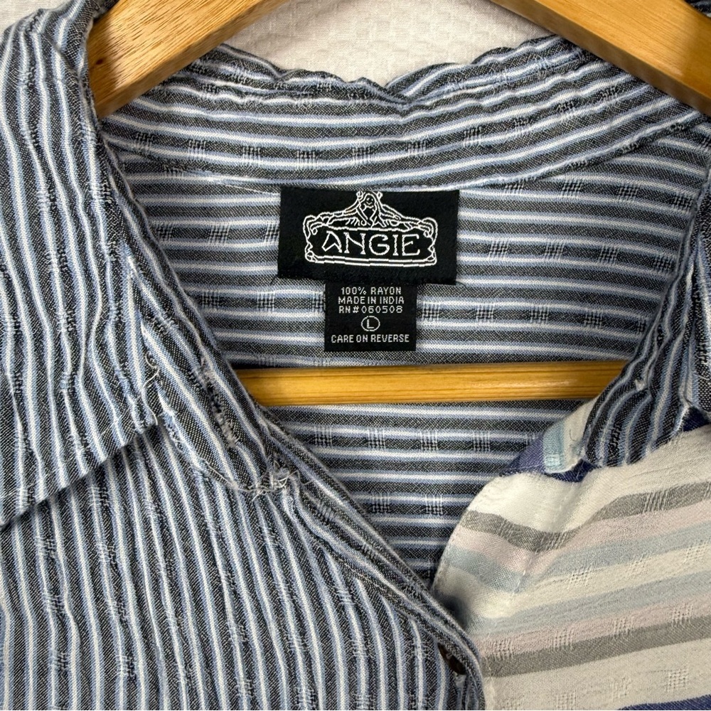 Angie Blue and White Casual Button Down Shirt Size Large - Picture 4 of 9